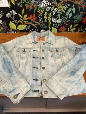 Levi’s Women’s Original Trucker Jacket - Size M - Light Wash Blue PC9-70270-0047